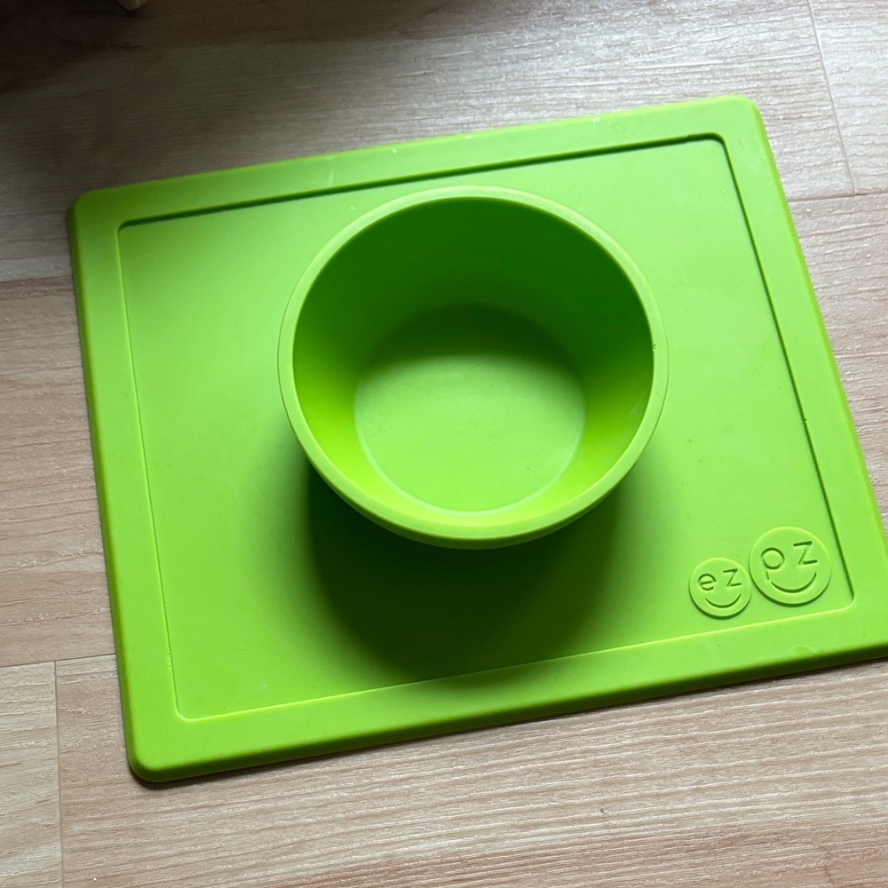 EZPZ Kids Silicone Bowl and Placemat Set - Green